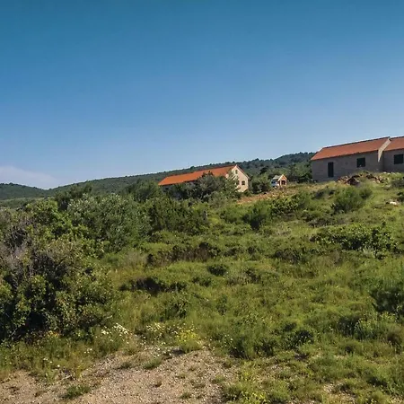 Hébergement de vacances With Sea View I *